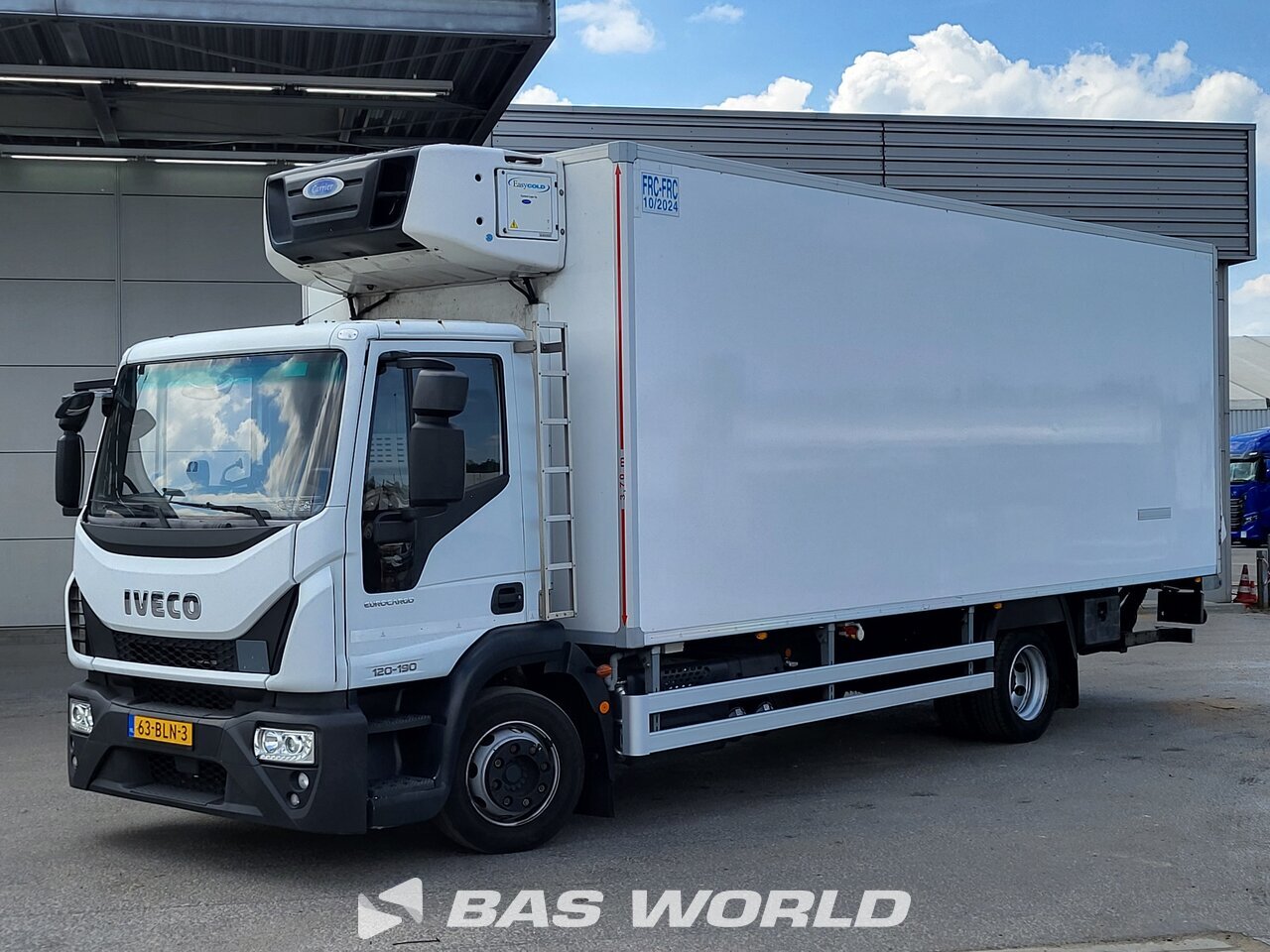 Front left : Iveco Eurocargo 120-190 4X2 Lecapitaine Type: IRH Camion frigorifique
