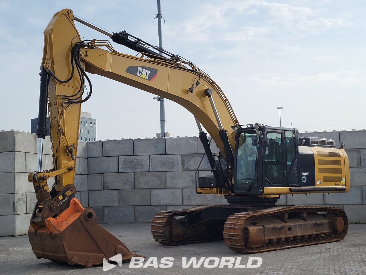 Front left : Caterpillar 336 E L H Pelle sur chenilles