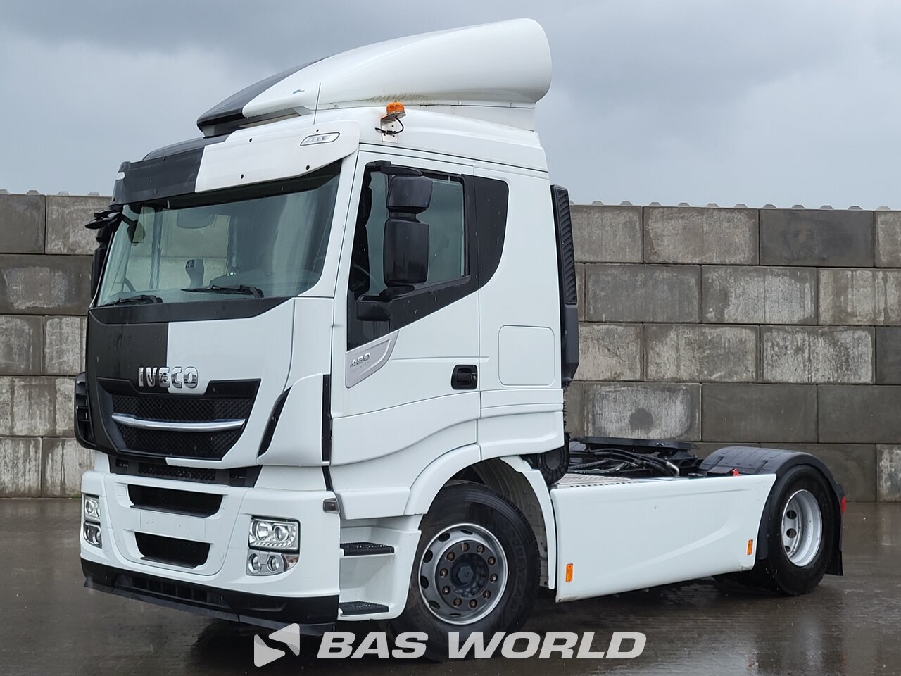 Front left : Iveco Stralis 480 4X2 Tracteur routier