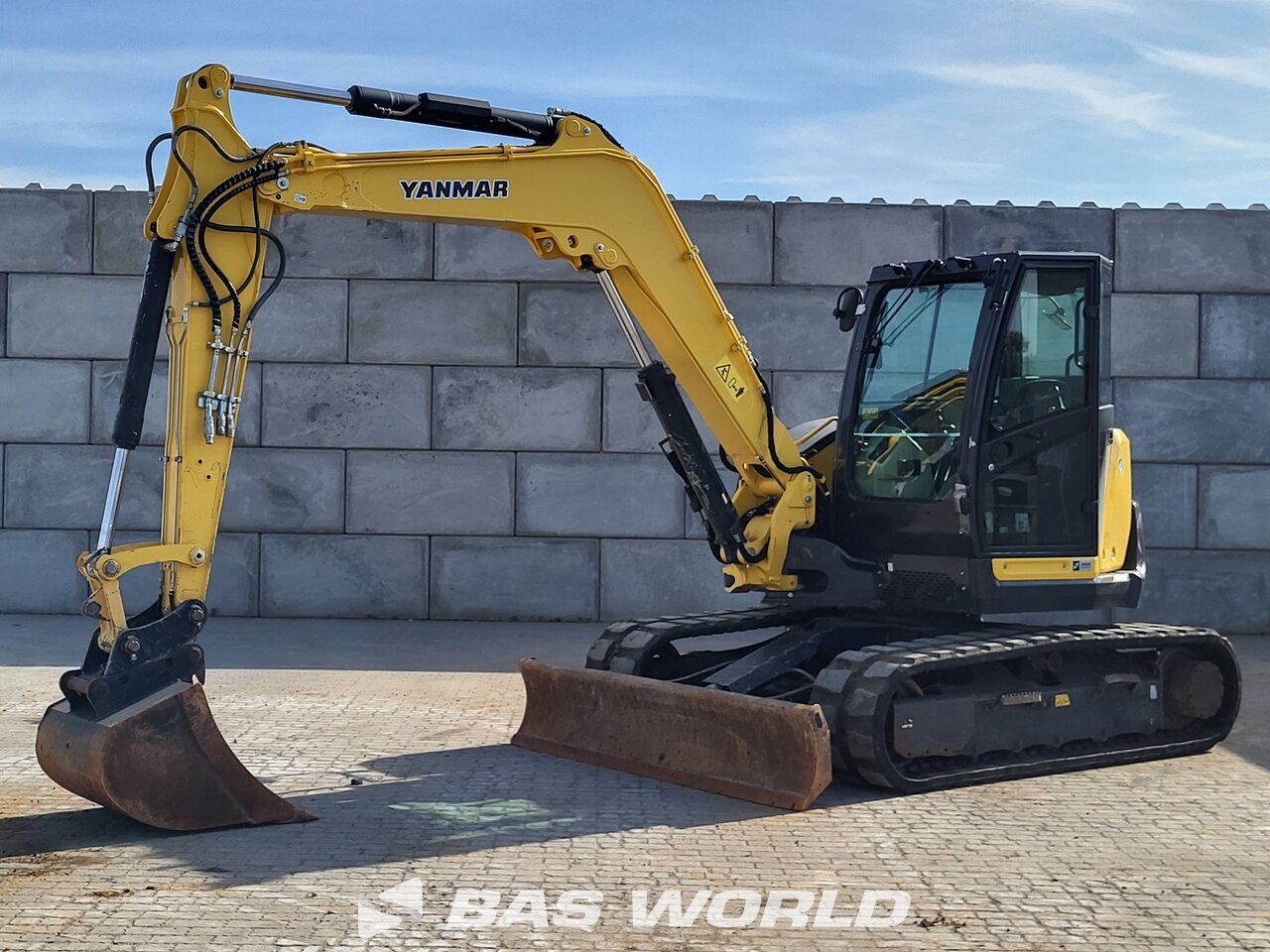 Front left : Yanmar SV100 -2A Pelle sur chenilles