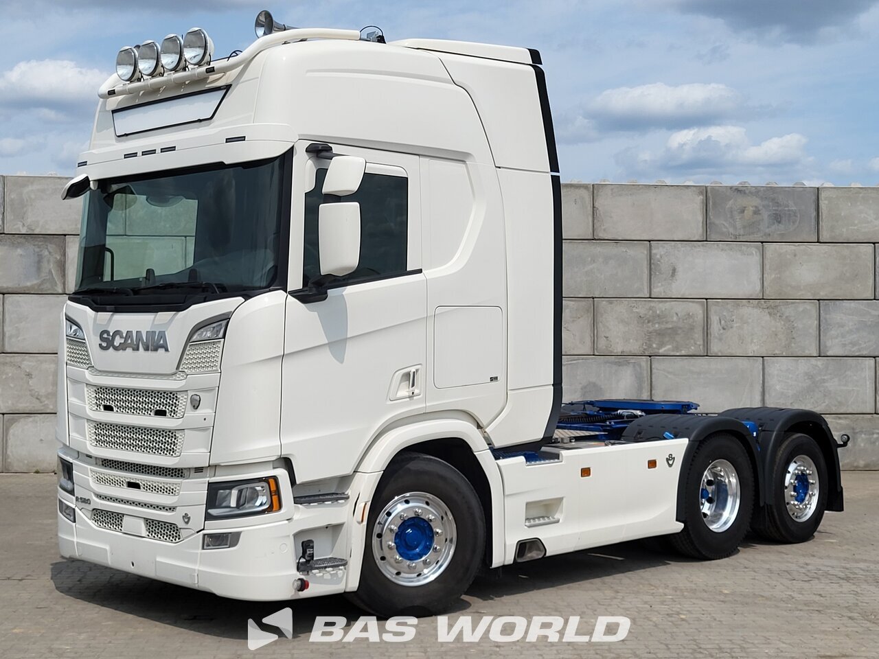 Front left : Scania R580 6X2 Tracteur routier