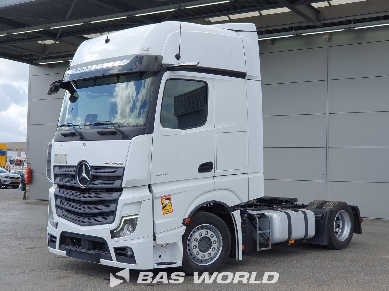 Front left : Mercedes Actros 1842 4X2 Tracteur routier