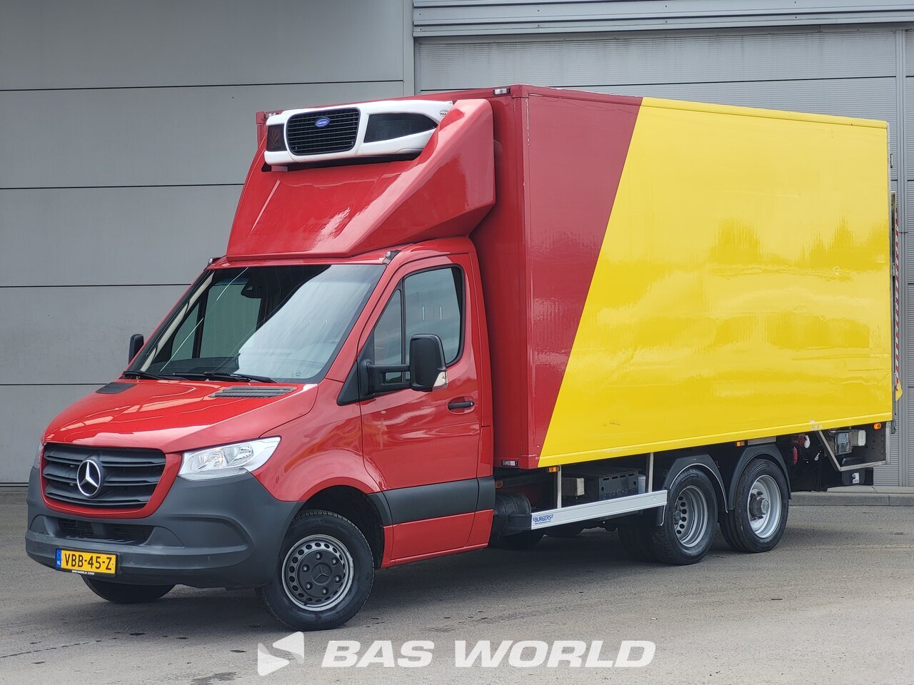 Front left : Mercedes BE-Oplegger BE Combinaison