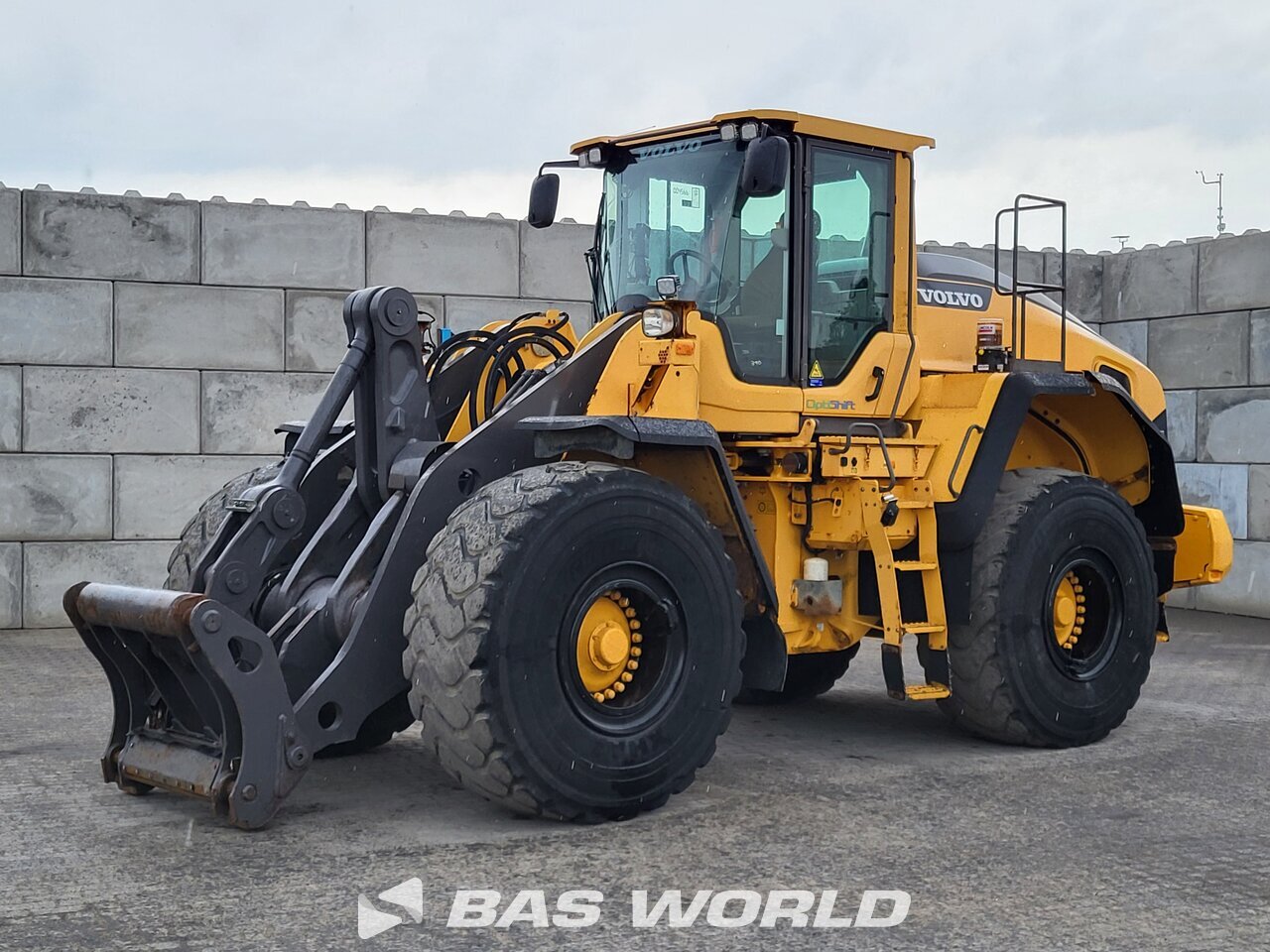 Front left : Volvo L150 H Chargeuse sur pneus
