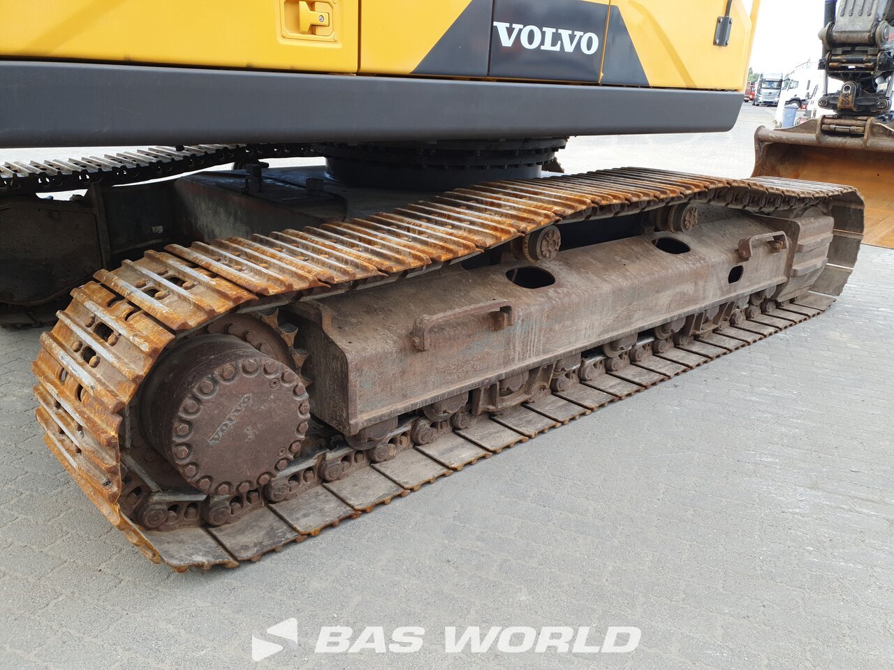 Other : Volvo EC300 E L Pelle sur chenilles