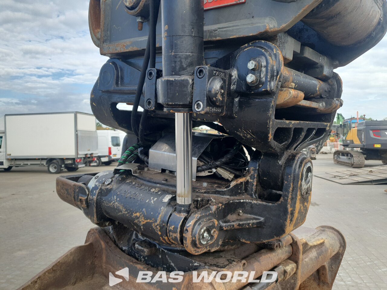 Other : Volvo EC300 E L Pelle sur chenilles