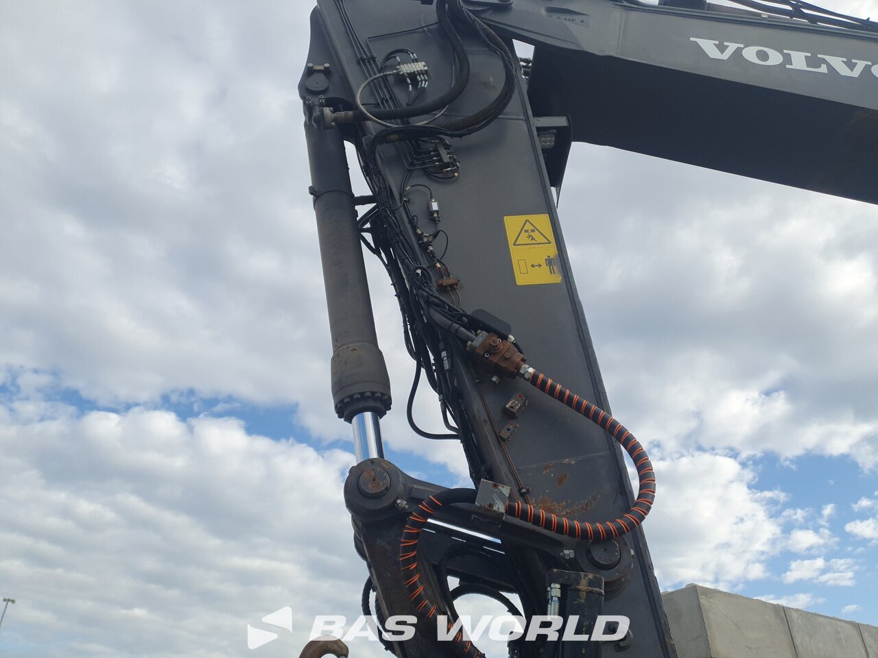 Other : Volvo EC300 E L Pelle sur chenilles