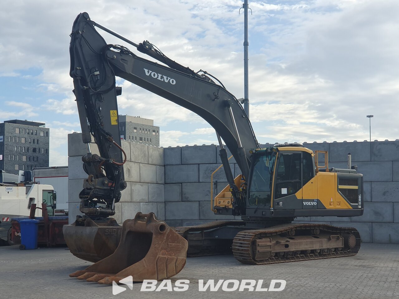 Other : Volvo EC300 E L Pelle sur chenilles
