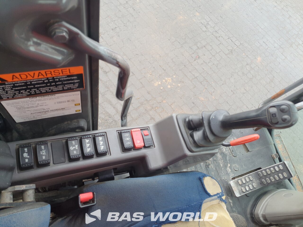 Other : Hitachi ZX140W -3 Pelle sur pneus