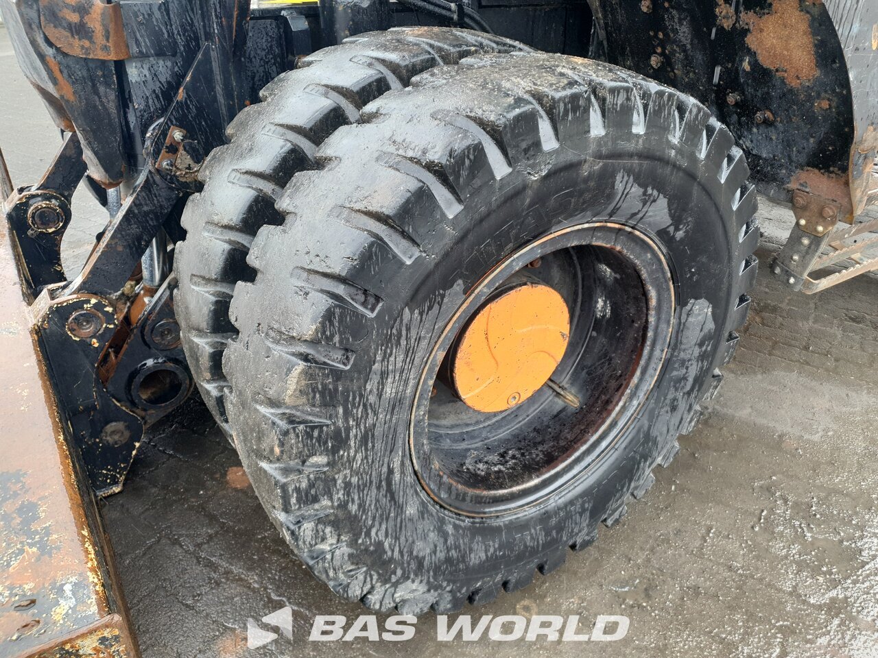 Other : Hitachi ZX140W -3 Pelle sur pneus