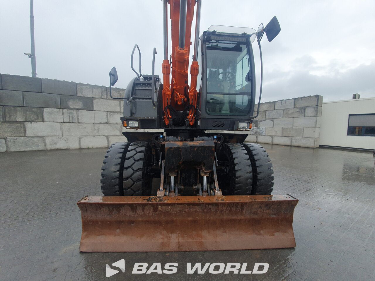 Other : Hitachi ZX140W -3 Pelle sur pneus