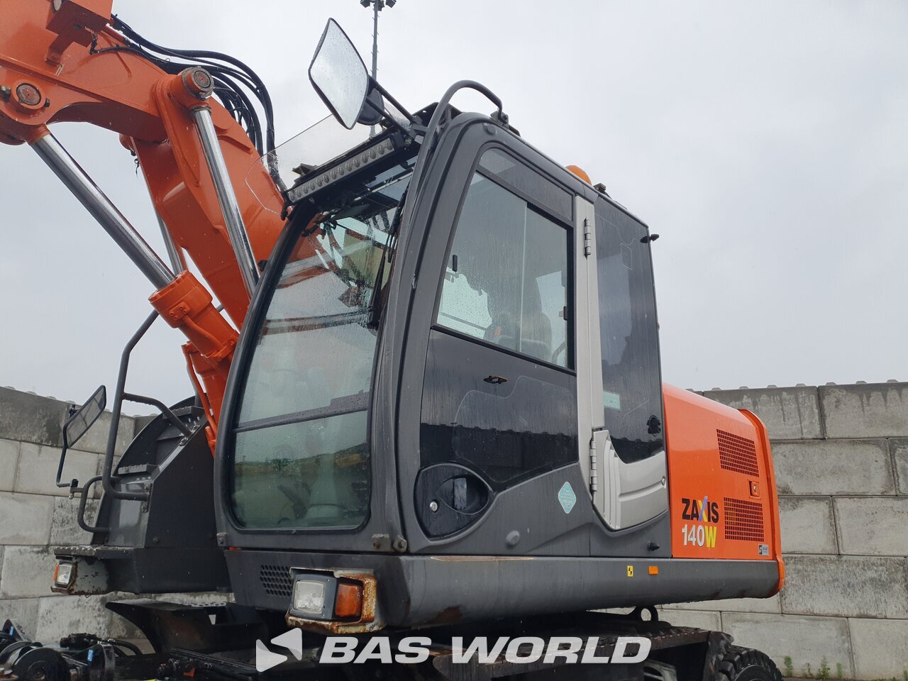 Other : Hitachi ZX140W -3 Pelle sur pneus