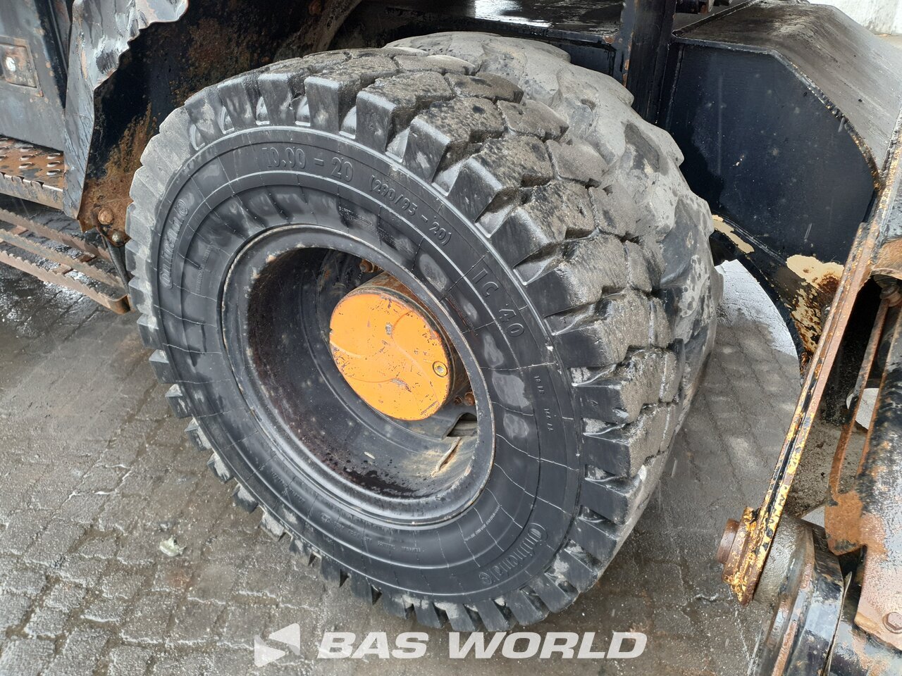 Other : Hitachi ZX140W -3 Pelle sur pneus