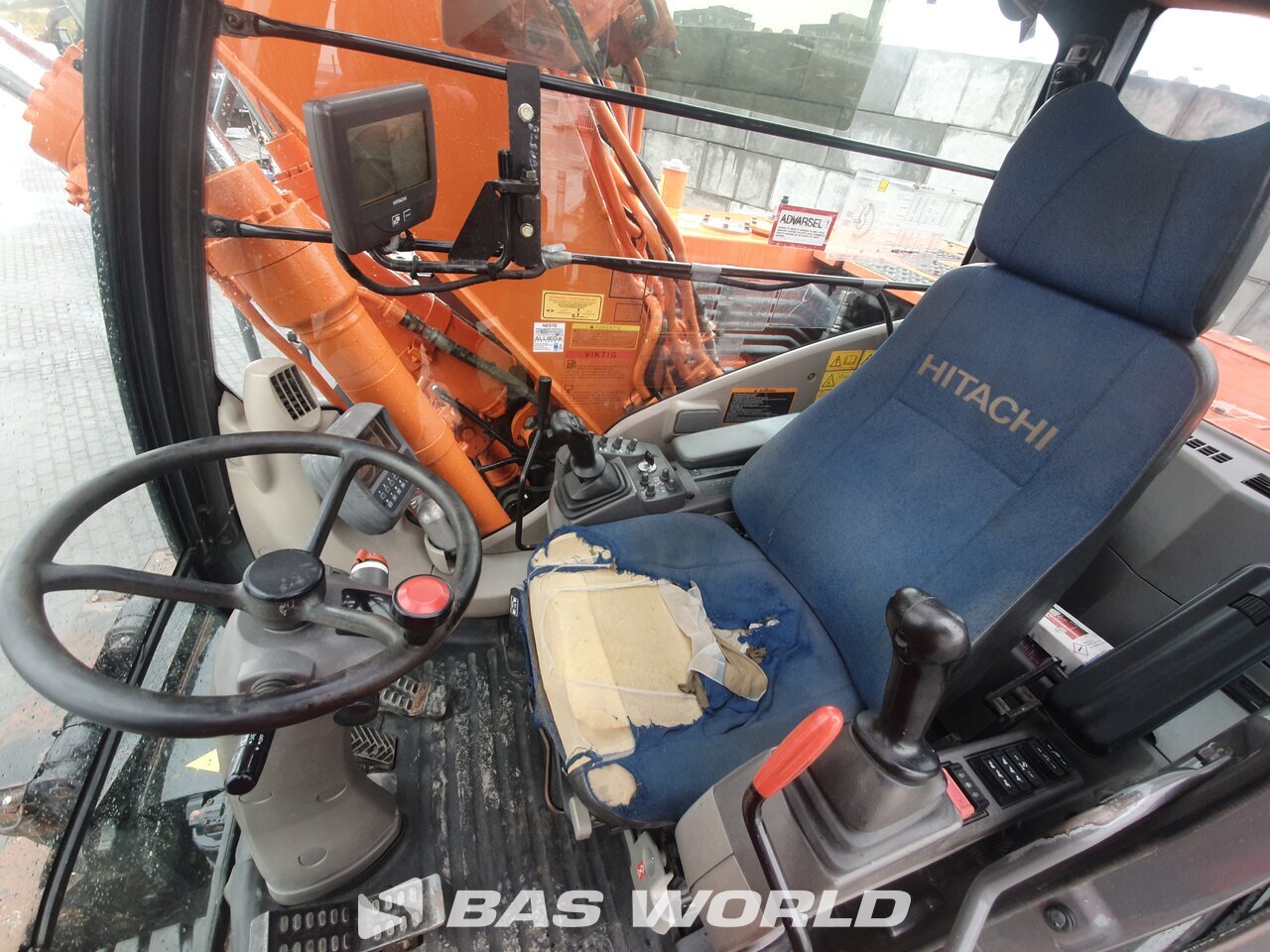 Other : Hitachi ZX140W -3 Pelle sur pneus