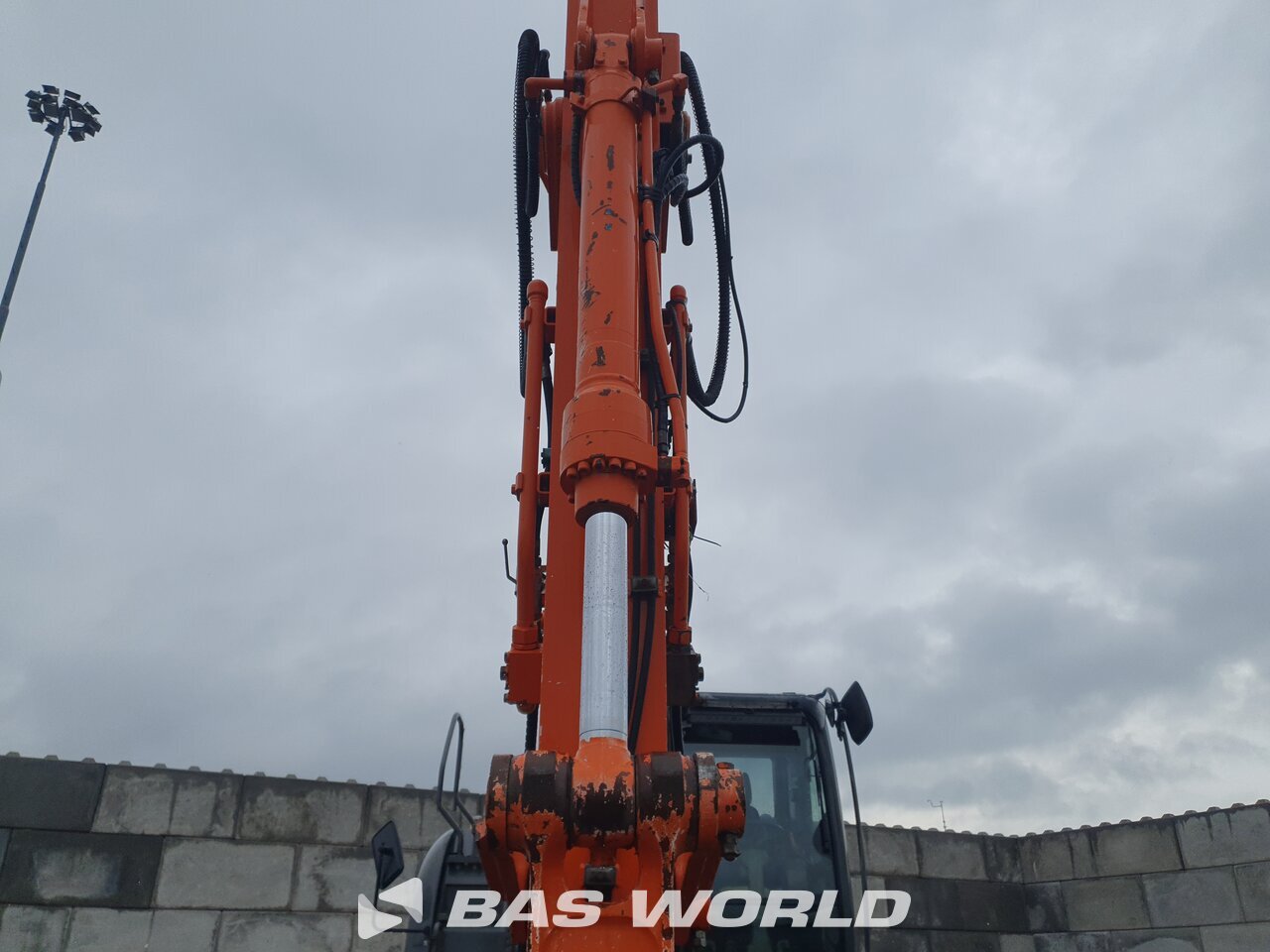 Other : Hitachi ZX140W -3 Pelle sur pneus