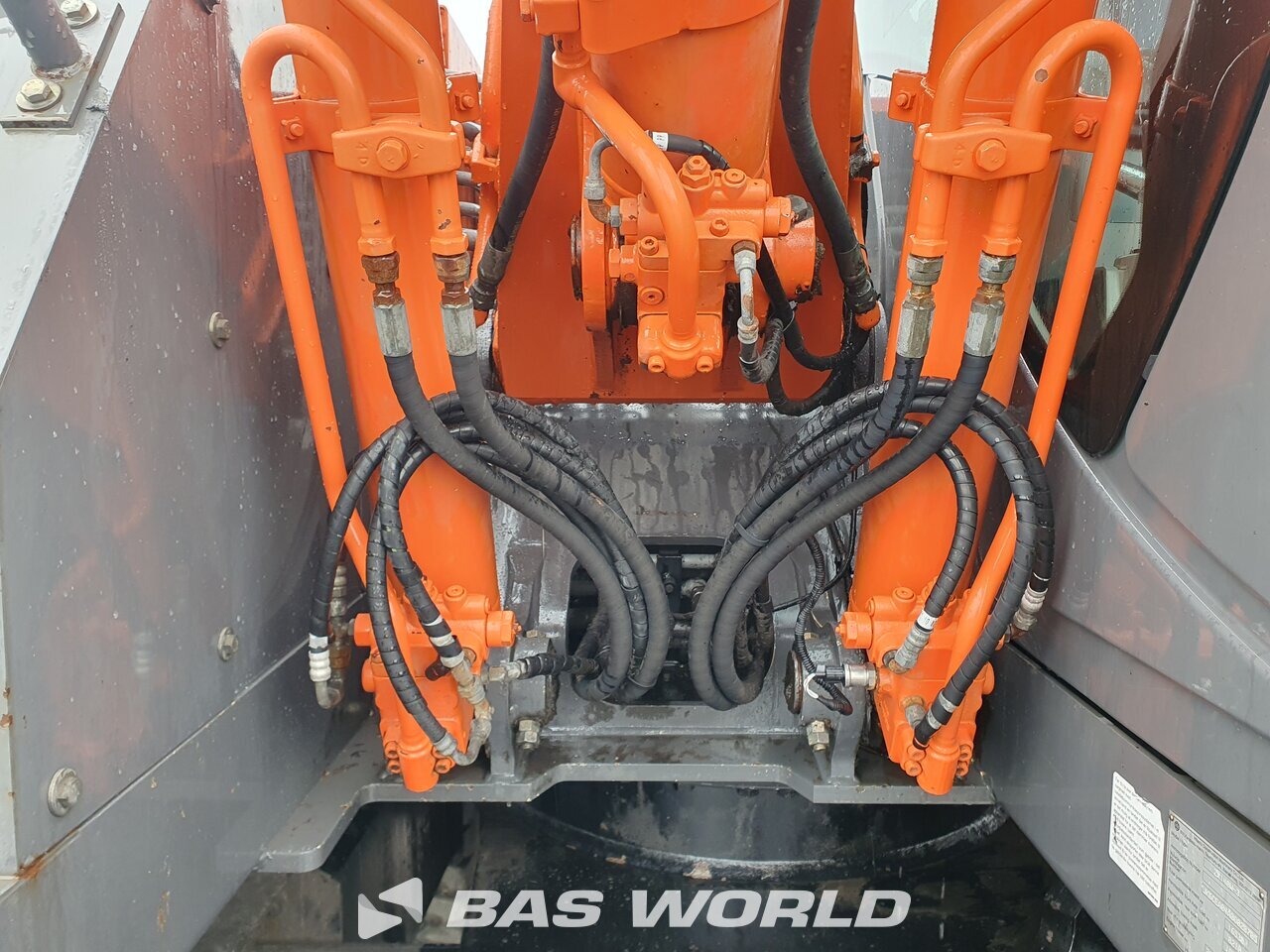 Other : Hitachi ZX140W -3 Pelle sur pneus
