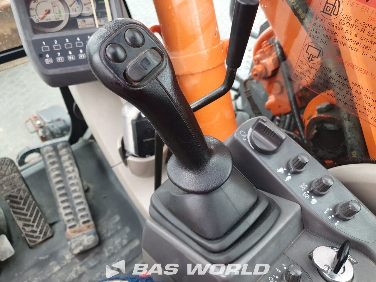Other : Hitachi ZX140W -3 Pelle sur pneus