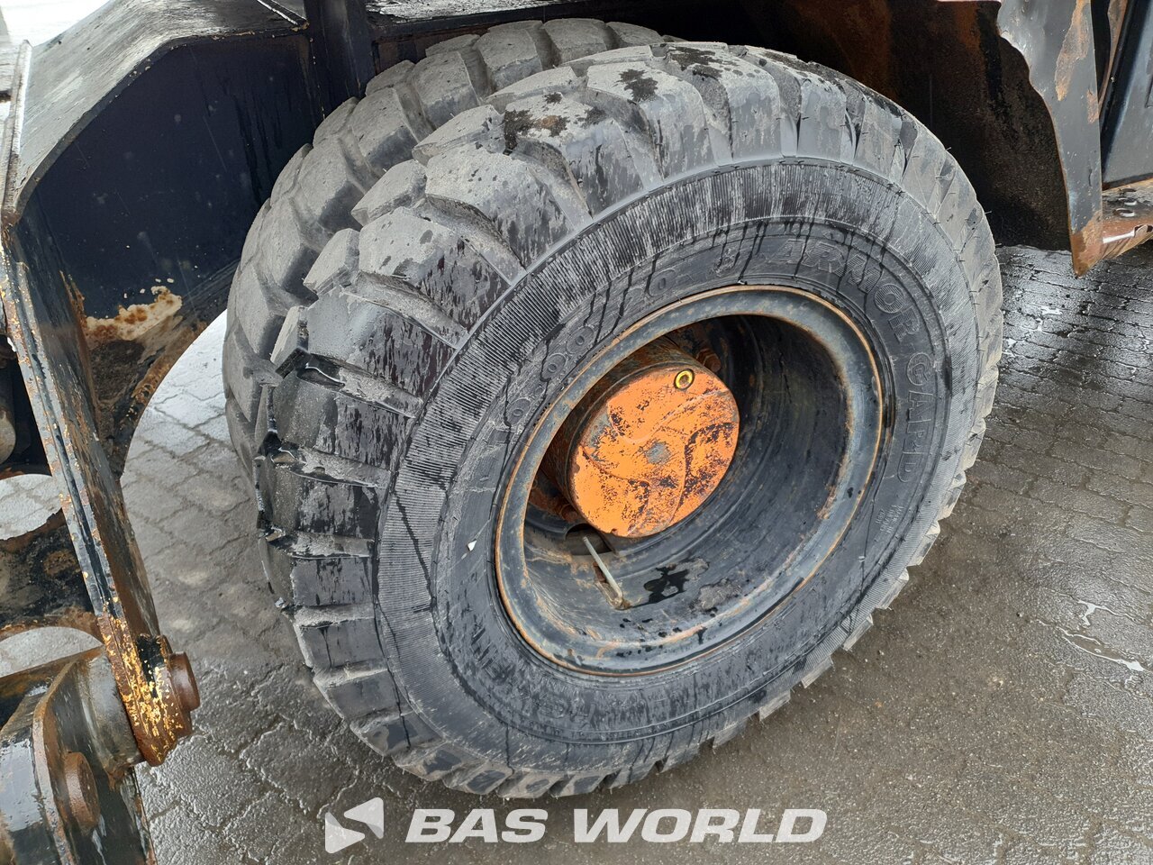 Other : Hitachi ZX140W -3 Pelle sur pneus