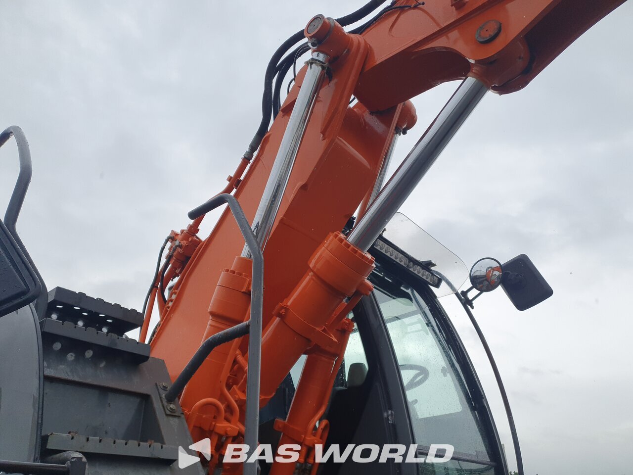 Other : Hitachi ZX140W -3 Pelle sur pneus