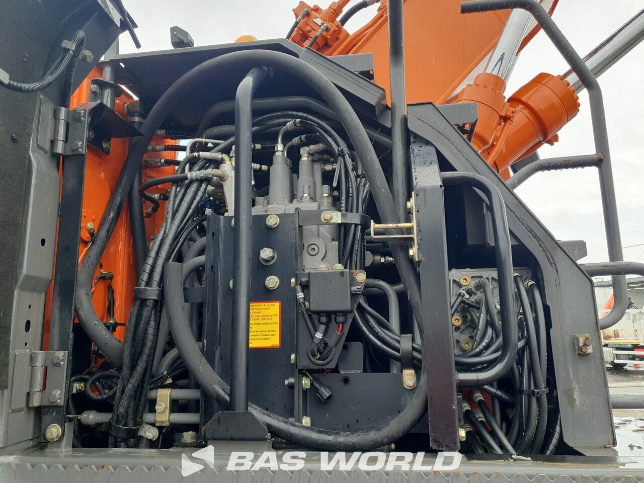Other : Hitachi ZX140W -3 Pelle sur pneus