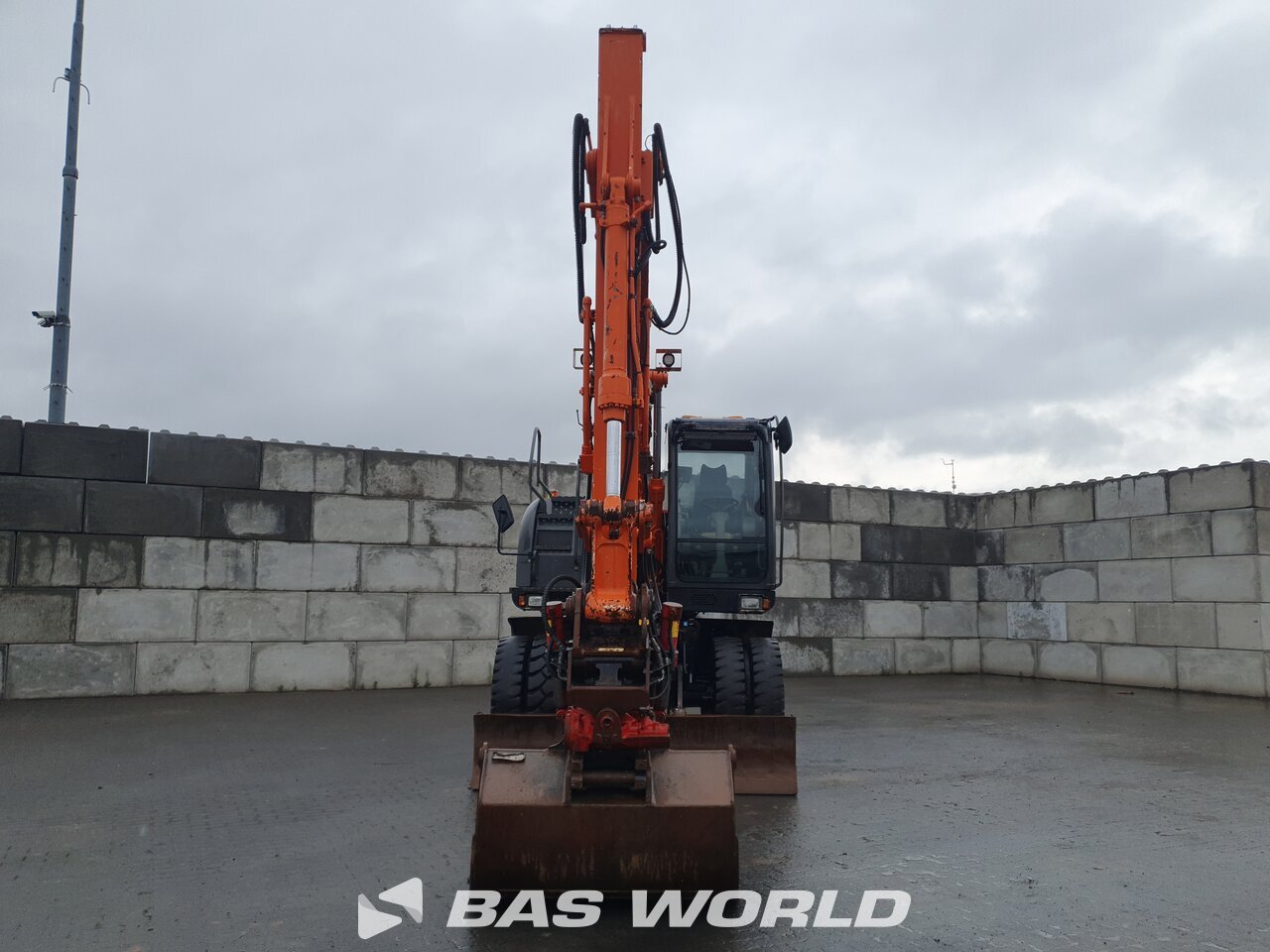 Other : Hitachi ZX140W -3 Pelle sur pneus