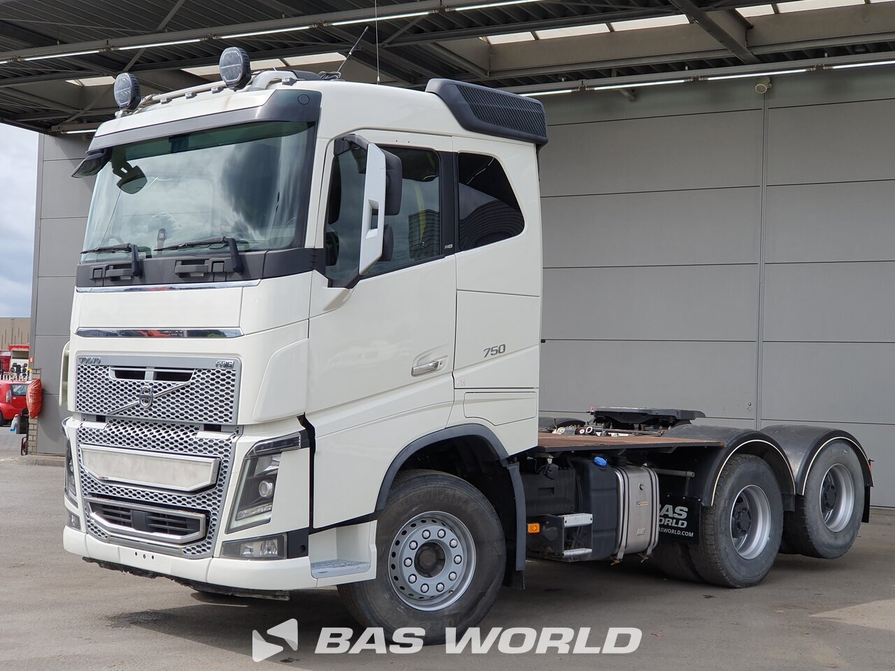 Front left : Volvo FH16 750 6X4 Tracteur routier