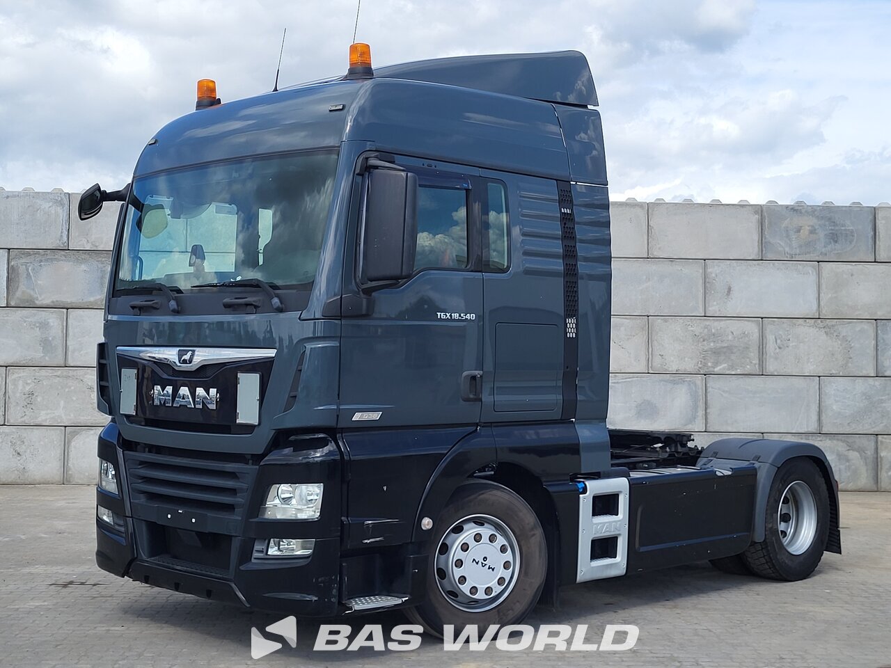 Front left : MAN TGX 18.540 4X2 Tracteur routier