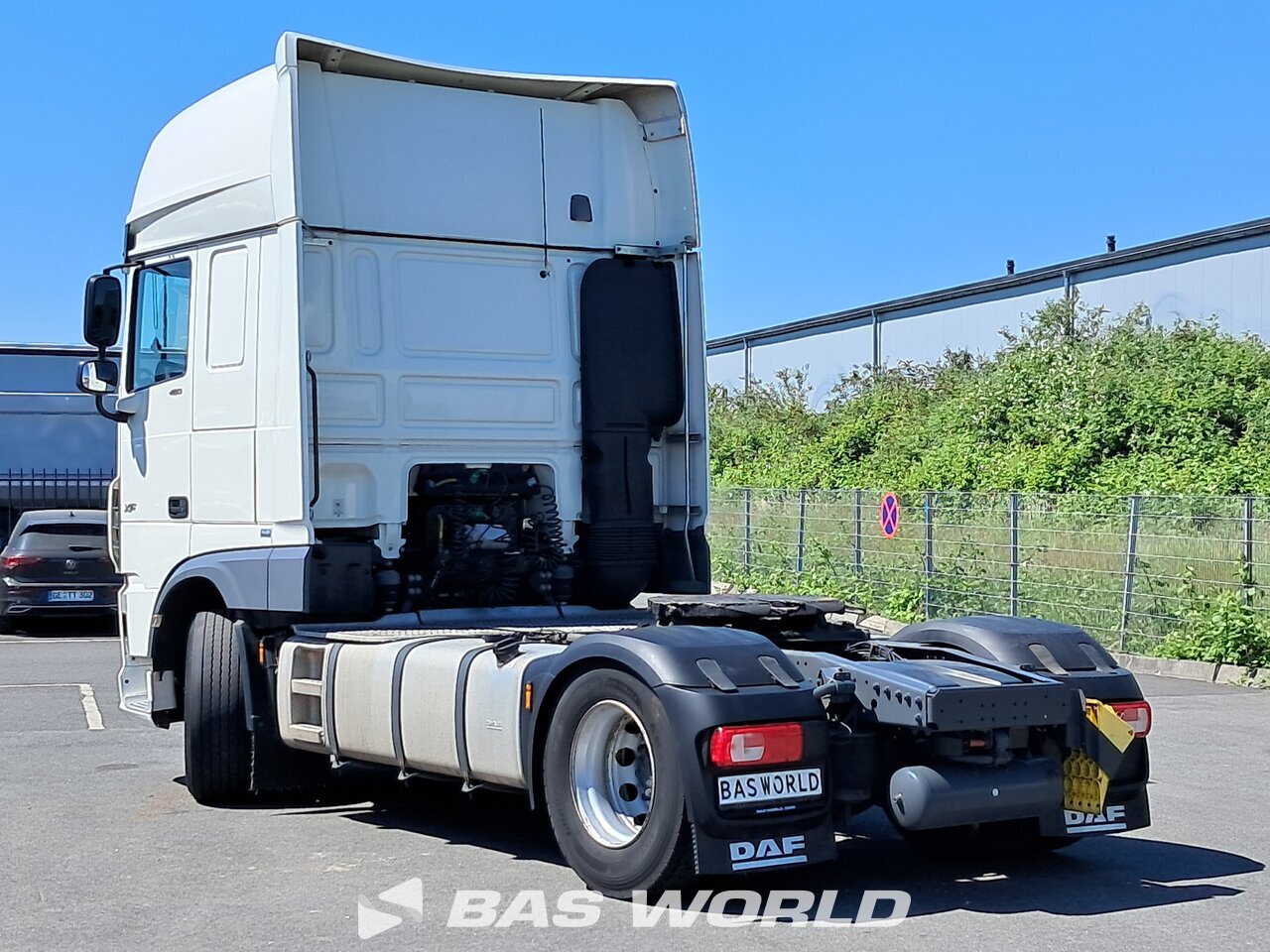 Back left : DAF XF 480 4X2 Tracteur routier