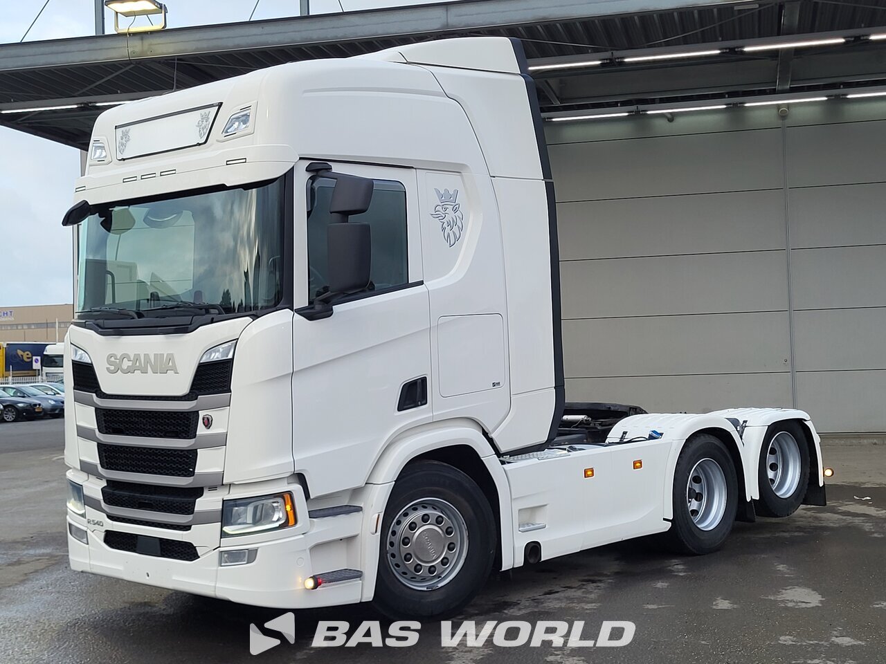 Front left : Scania R540 6X2 Tracteur routier