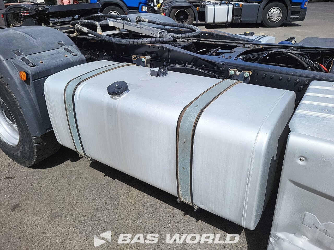 Fuel tanks : MAN TGS 33.510 6X4 Tracteur routier