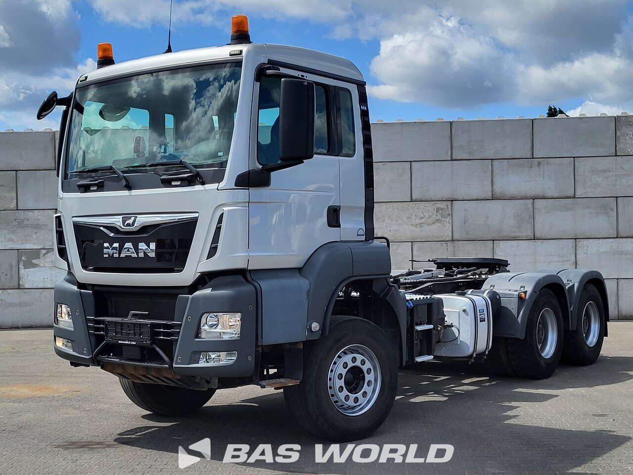 Front left : MAN TGS 33.510 6X4 Tracteur routier