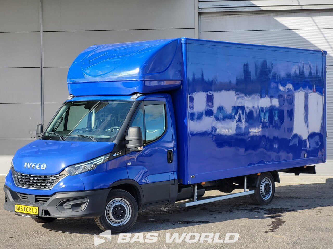 Front left : Iveco Daily 35S14 Carrosseries