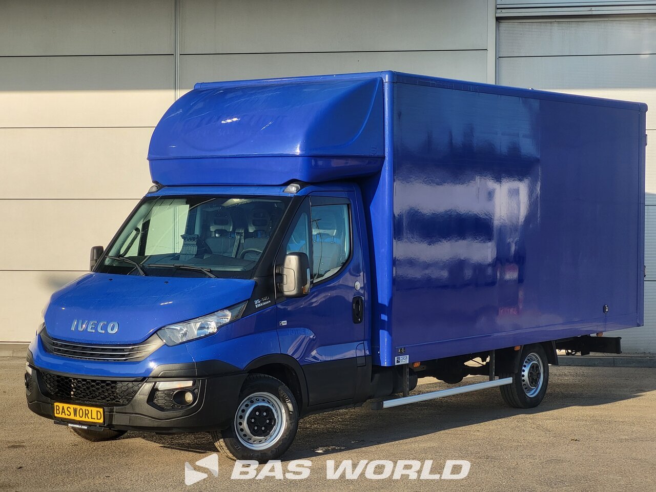 Front left : Iveco Daily 35S14 Carrosseries