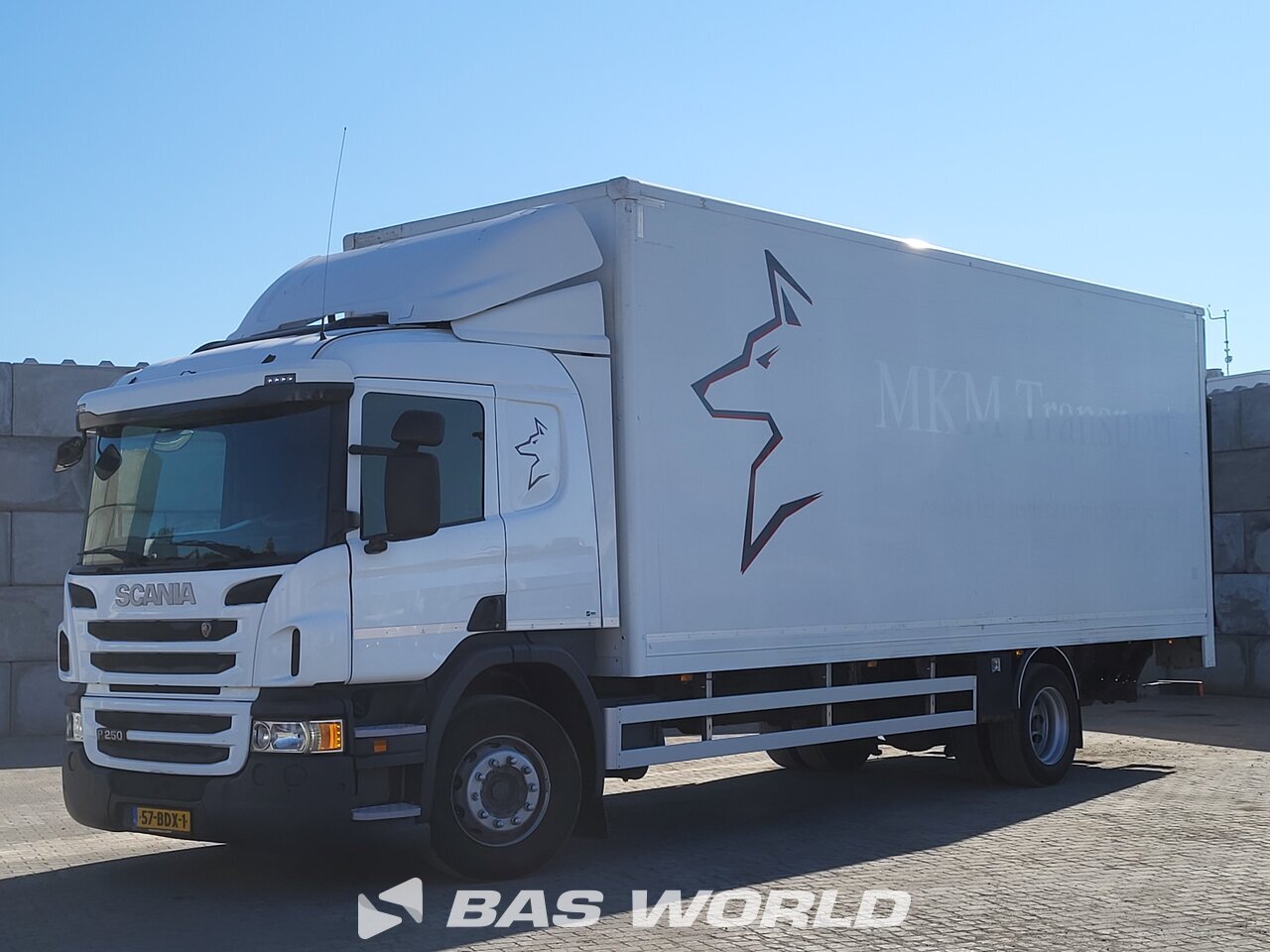 Front left : Scania P250 4X2 Carrosseries fourgons