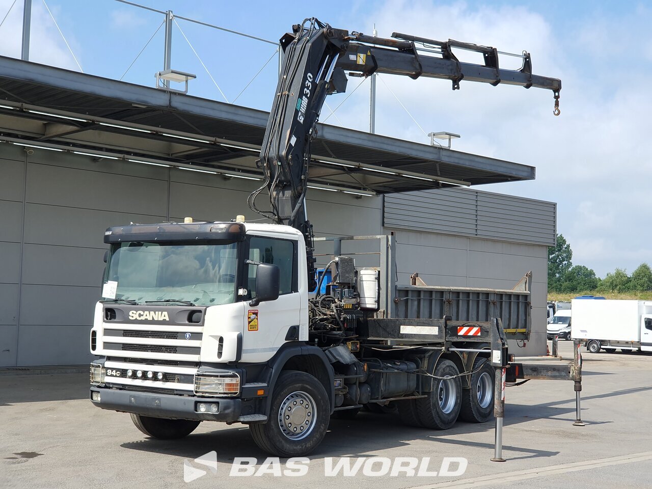 Front left : Scania P94 6X4 Camion Benne