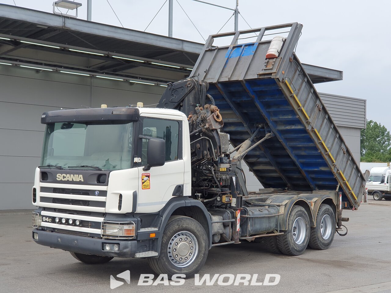 Front left : Scania P94 6X4 Camion Benne