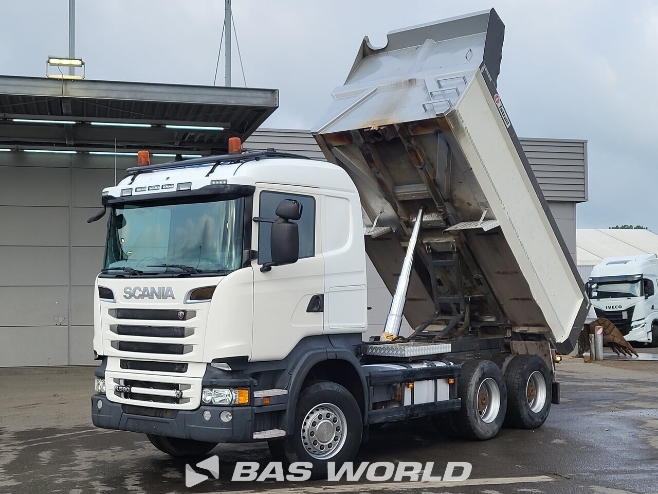 Front left : Scania R560 6X4 Istrail Camion Benne