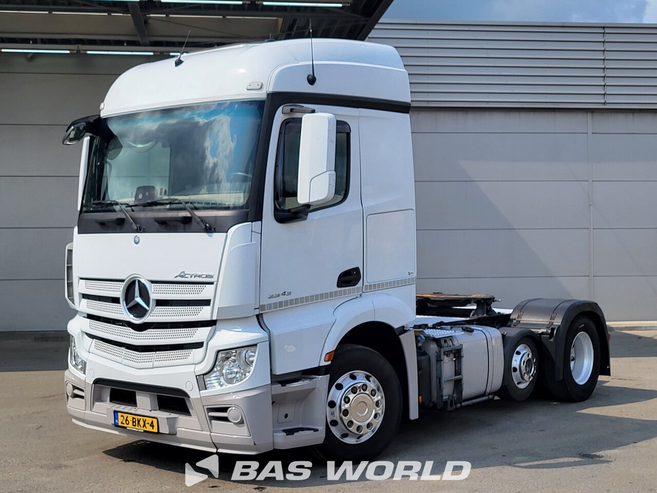 Front left : Mercedes Actros 2343 6X2 Tracteur routier