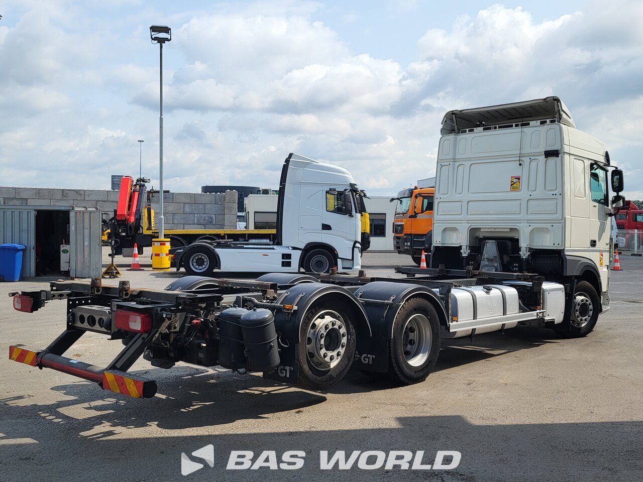 Other : DAF XF 480 6X2 GNIOTPOL Camion à Caisse Mobile