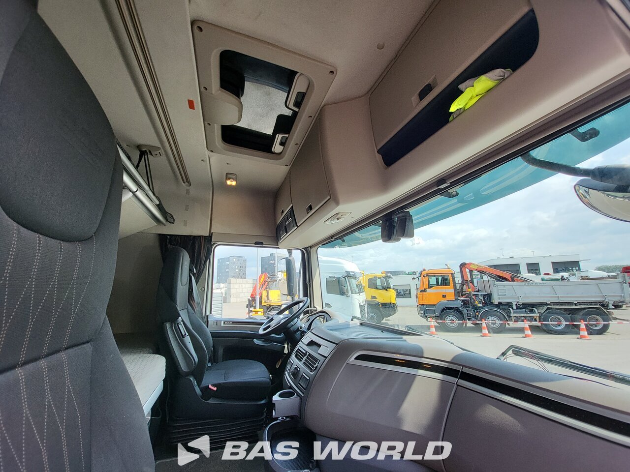 Other : DAF XF 480 6X2 GNIOTPOL Camion à Caisse Mobile