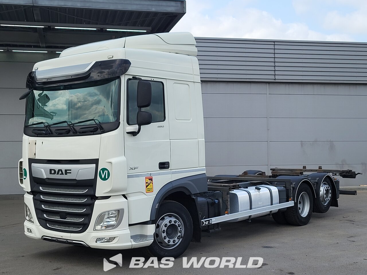 Front left : DAF XF 480 6X2 GNIOTPOL Camion à Caisse Mobile