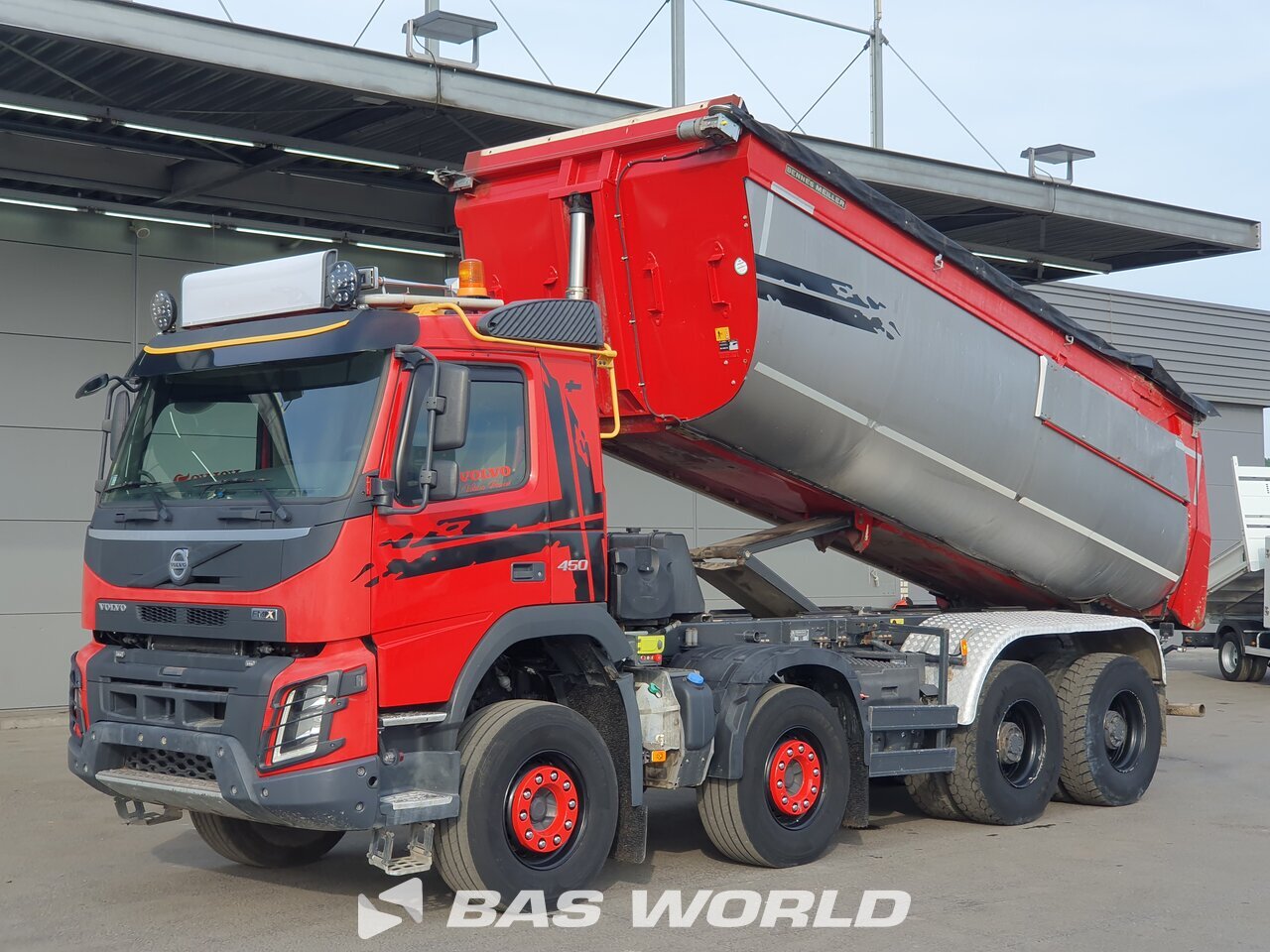 Front left : Volvo FMX 450 8X4 Meiller type: P436 Camion Benne