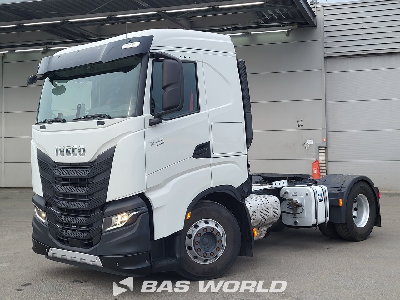 Front left : Iveco X-Way 480 4X2 Tracteur routier