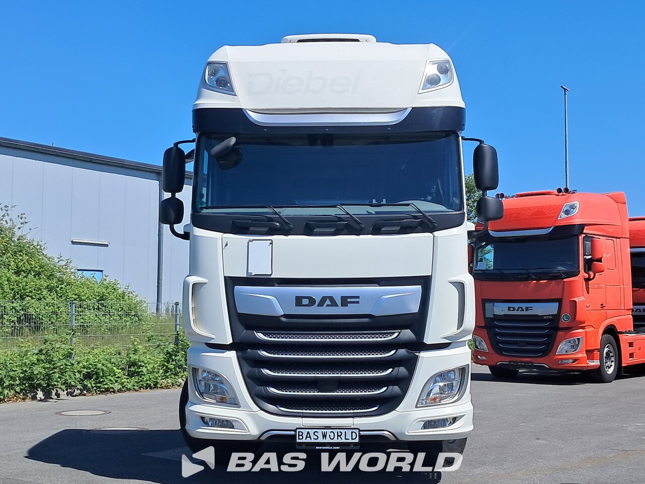 Front : DAF XF 450 6X2 SGD Camion à Caisse Mobile