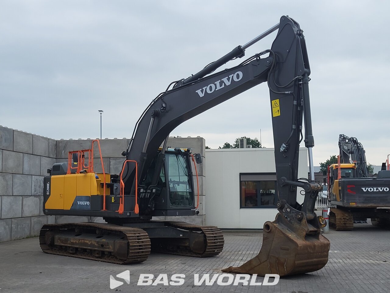 Other : Volvo EC200 E L Pelle sur chenilles