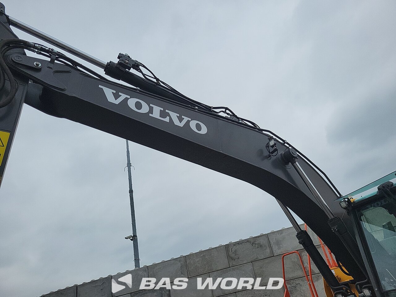 Other : Volvo EC200 E L Pelle sur chenilles