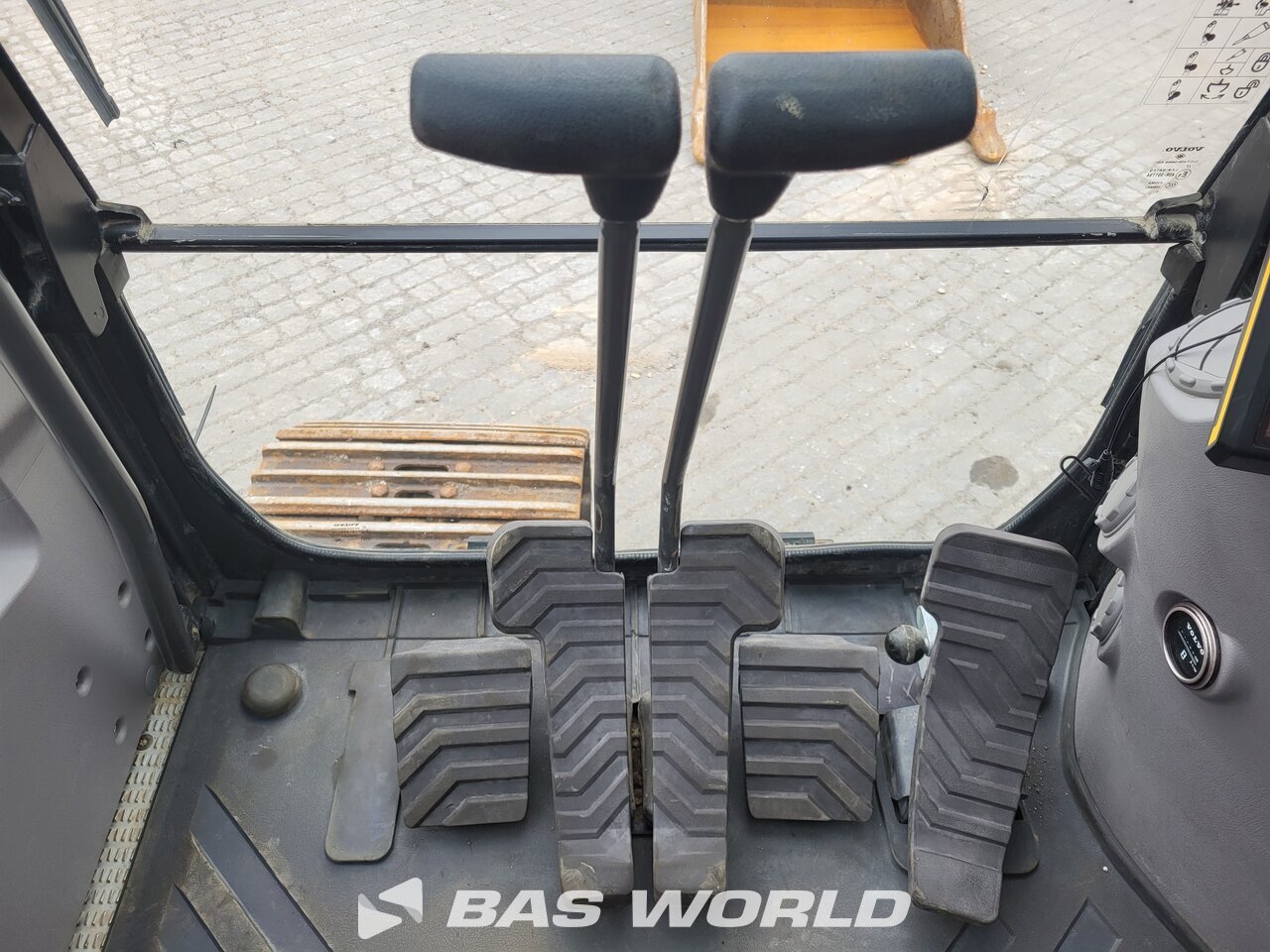 Other : Volvo EC200 E L Pelle sur chenilles