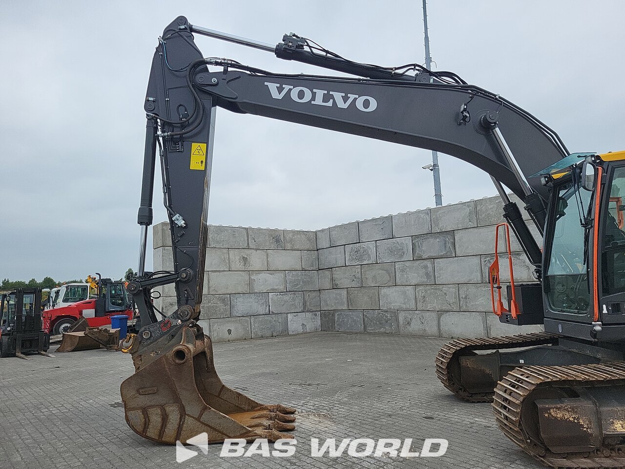 Other : Volvo EC200 E L Pelle sur chenilles