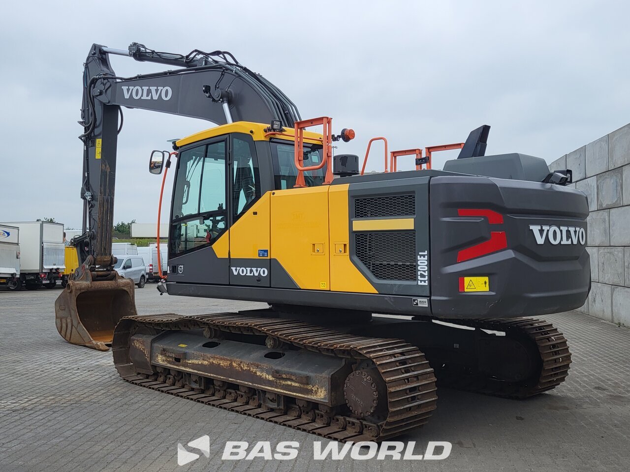 Other : Volvo EC200 E L Pelle sur chenilles