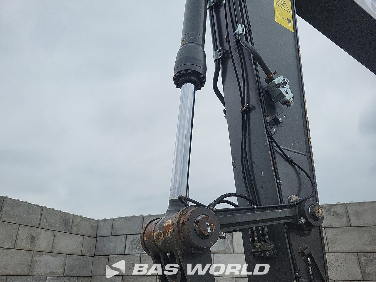 Other : Volvo EC200 E L Pelle sur chenilles